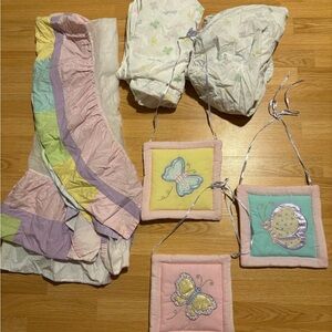 “Tiddliwinks” crib sheets, skirt and matching wall decor